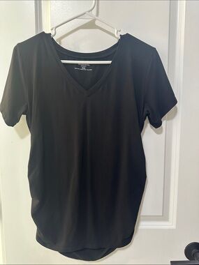 Motherhood Maternity Black V-Neck Short Sleeve Tee medium